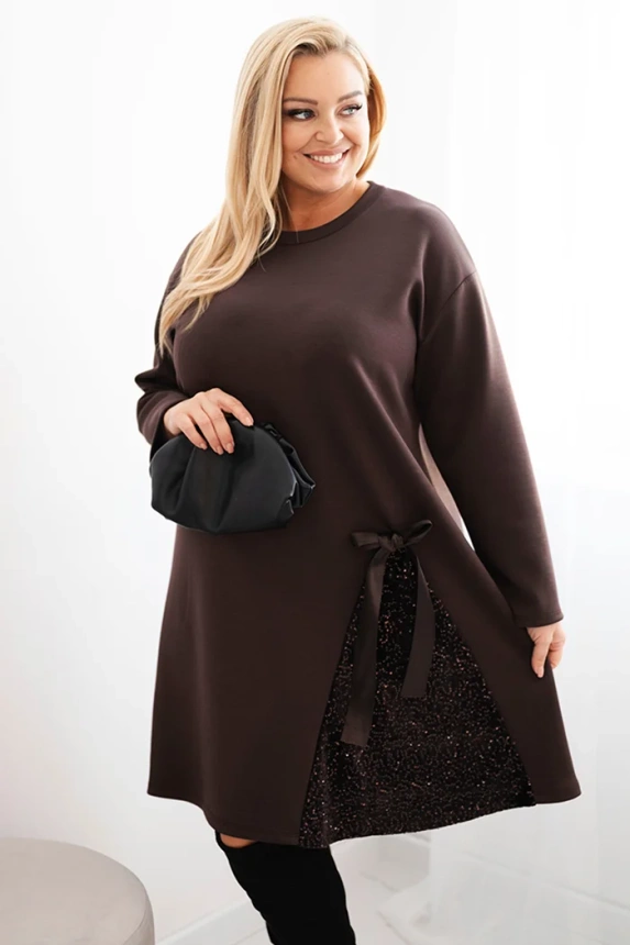 #trendy šaty Plus Size s ozdobnou vsadkou z flitrov 25748, KESI